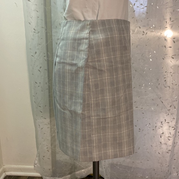 Plaid Skirt - Picture 4 of 6